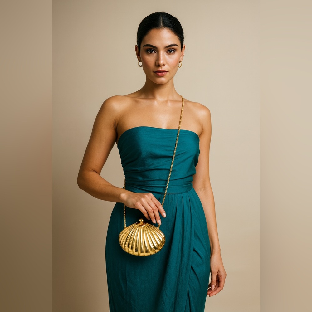 Elegant Gold‎ Shell Clutch